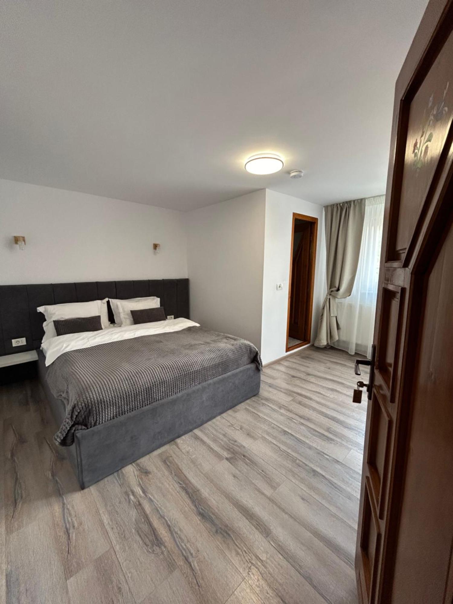 Cameră dublă cu balcon